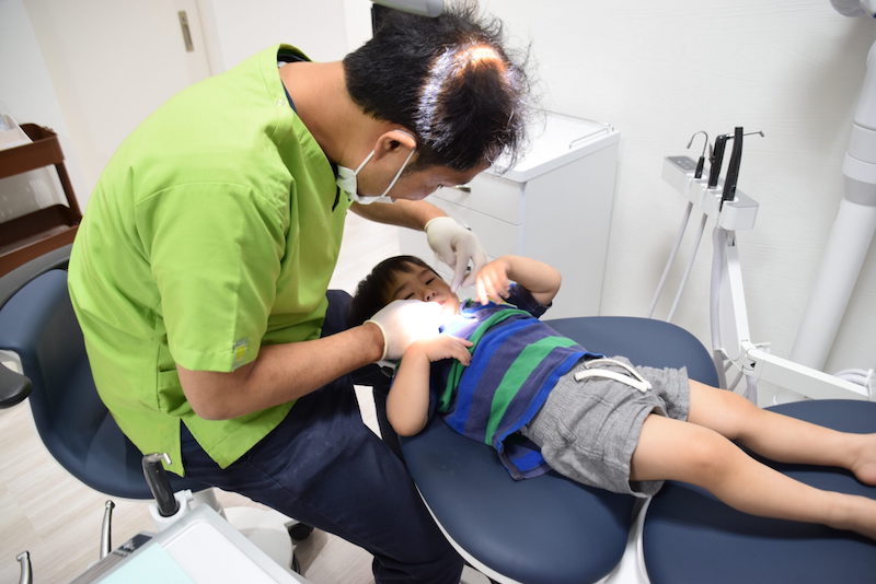 まず、歯医者さんに慣れていただきます